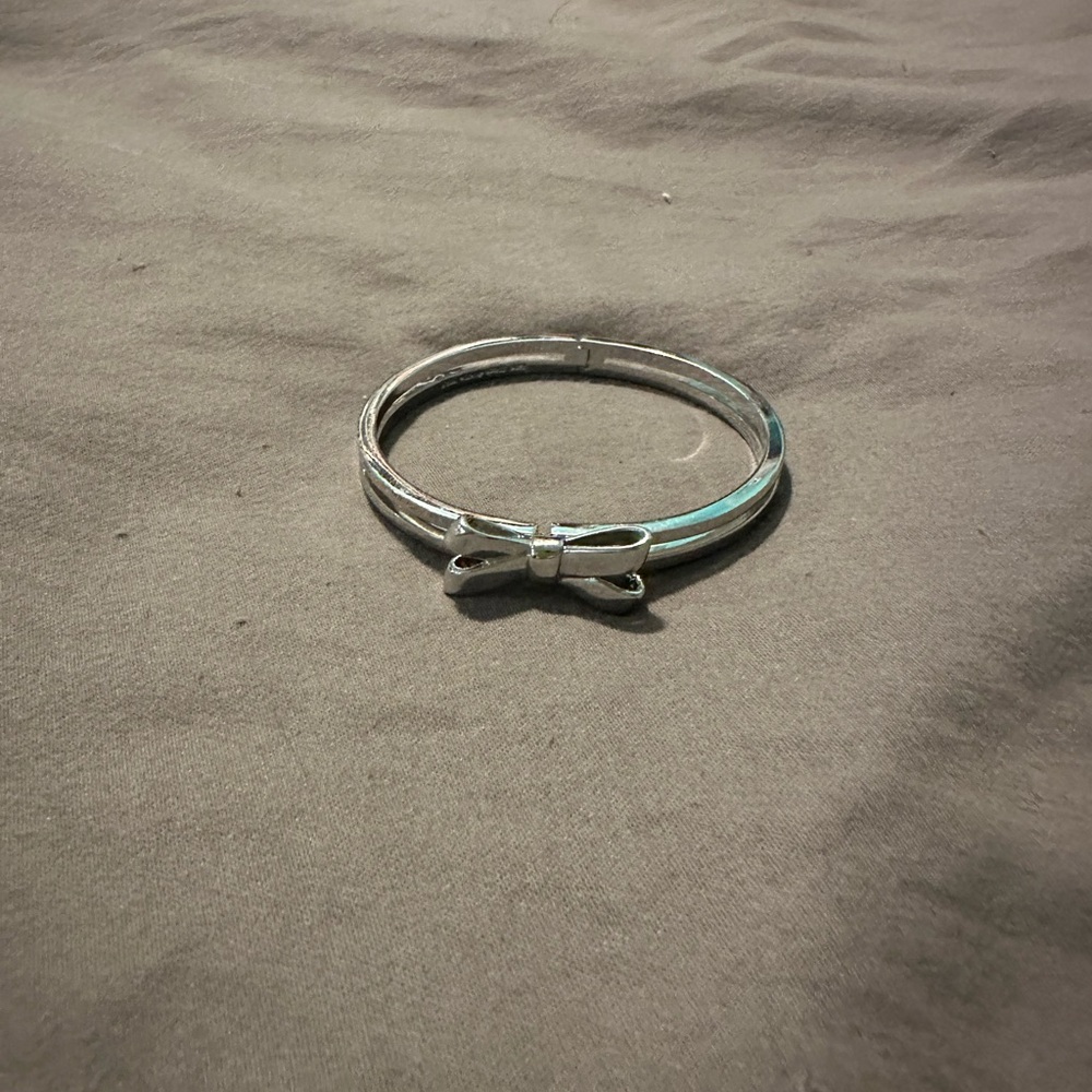 Kate Spade ♠️ bow 🎀 bangle bracelet. Excellent condition!